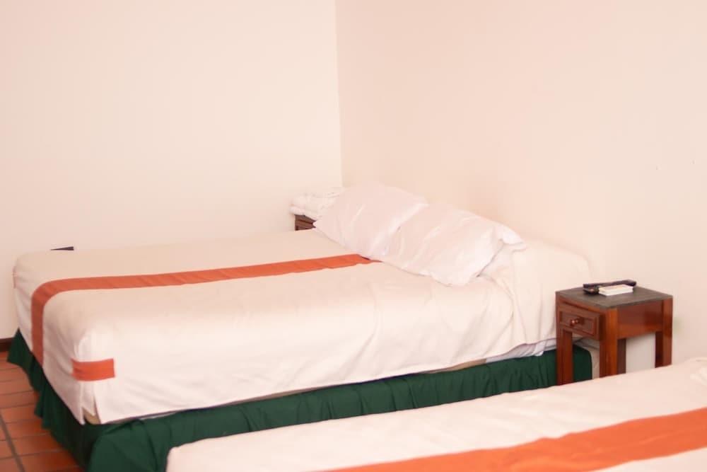Donna Alda Hotel Сальта Экстерьер фото